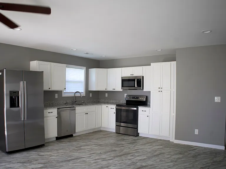 404 Hunters Cir #A — Photo 2