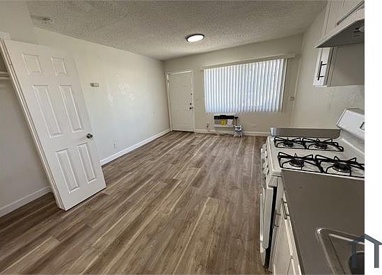 5th image of 13606 Avalon Blvd