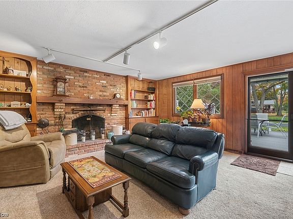 3rd image of 2135 Radcliffe Dr