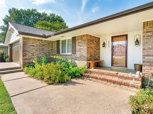 2209 W Granite St, Siloam Springs, AR 72761