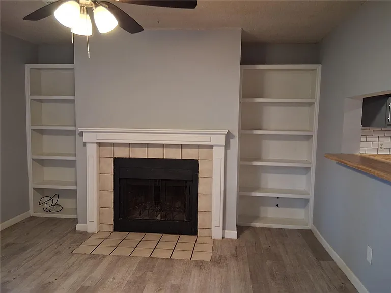2807 W Slaughter Ln #B — Photo 2