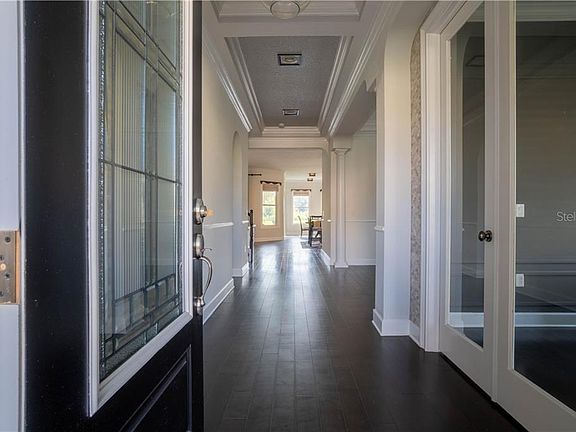 4th image of 4018 Windcrest Dr
