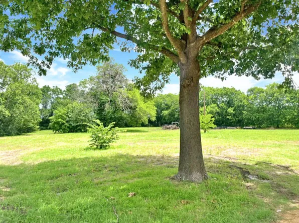503 N 2nd St, Trenton, TX 75490