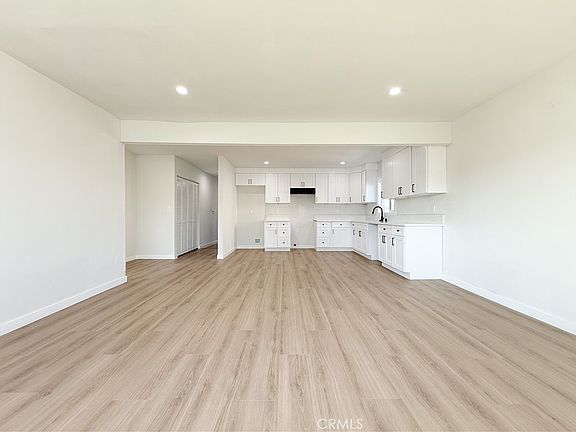 4th image of 917 W 130th St