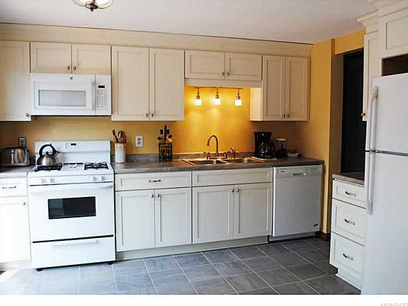 2nd image of 70 Foxcroft Dr