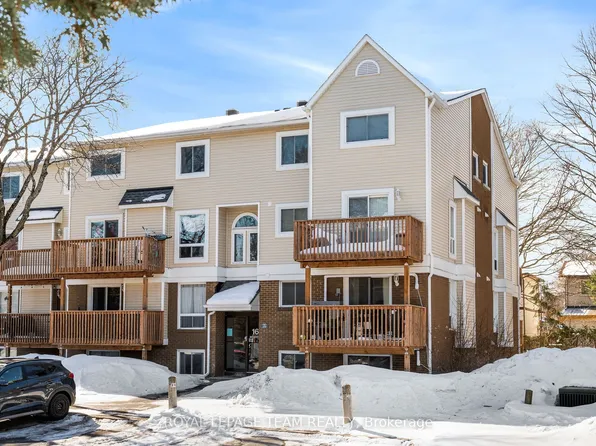 160 Fenerty Ct #4, Ottawa, ON K2L 3A7