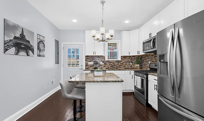 4 bed, 4.0 bath, 2172 sqft, $900 — Photo 4