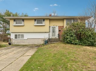 40 Bowling Lane, Deer Park, NY