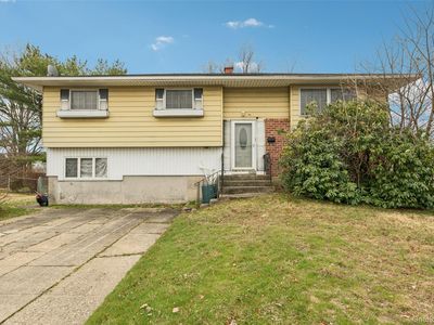 40 Bowling Lane, Deer Park, NY, 11729