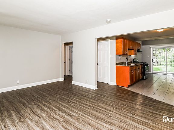 5th image of 769 Greenbay Ave