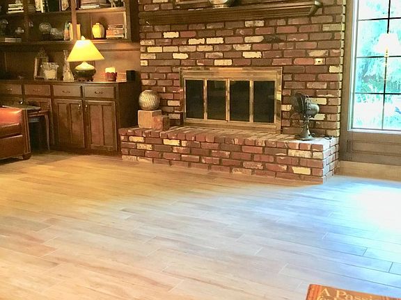 Large LR w/ wood-burning FP