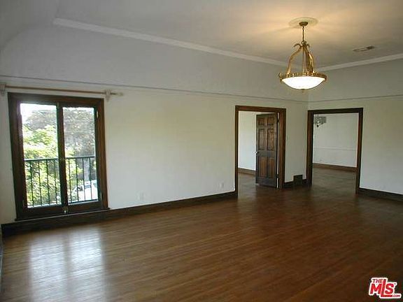 4th image of 855 S Sycamore Ave