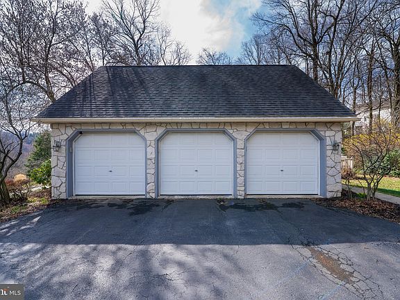 4th image of 14 Forest View Dr