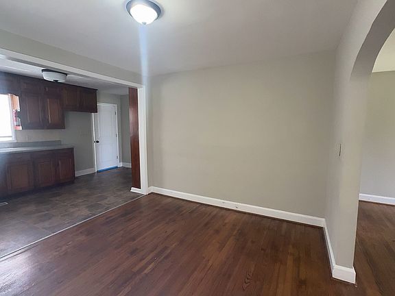 4th image of 2004 40th St