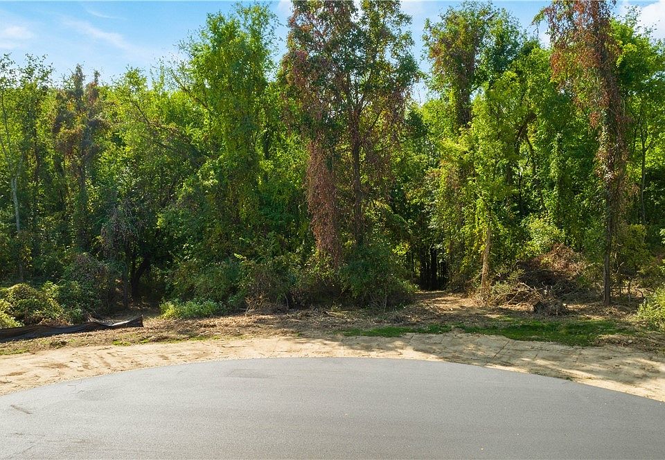 1st image of 4720 Pinecrest Dr