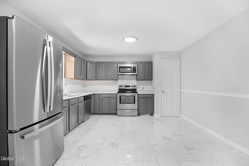 3rd image of 545 Knickerbocker Road