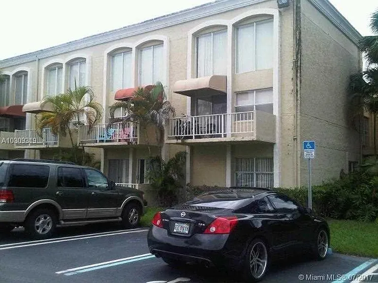 18101 NW 68th Ave #106 — Photo 9