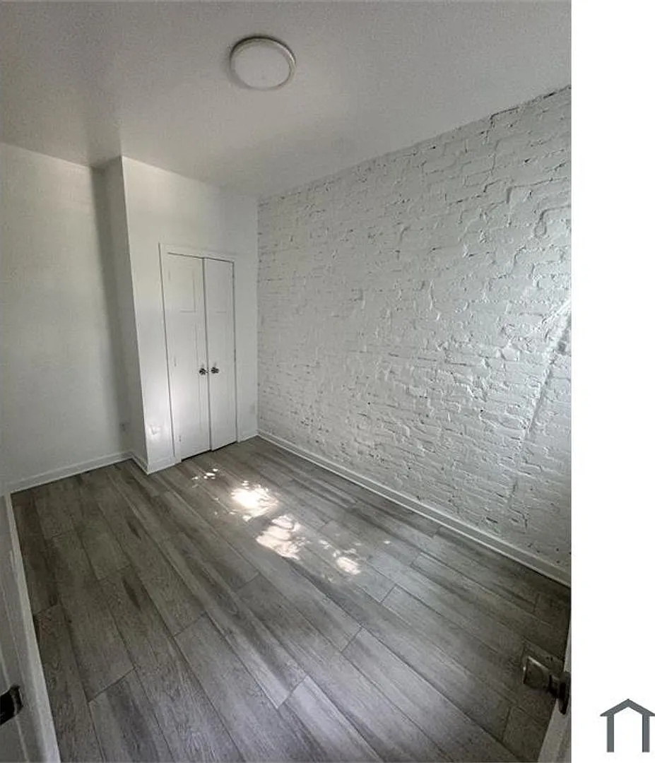 2531 N Dover St — Photo 3