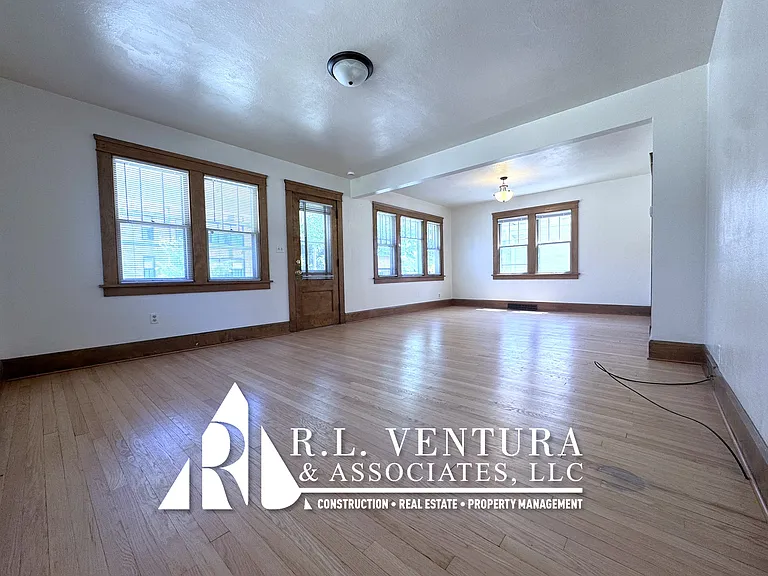 2418 Lasalle St #1/2 — Photo 11