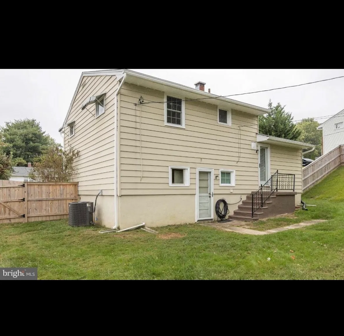 3 bed, 1268 sqft, $2,400 — Photo 2