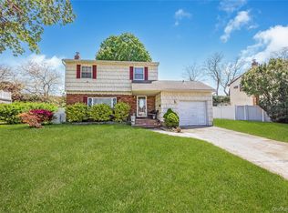 14 Leanore Drive, Farmingdale, NY 11735