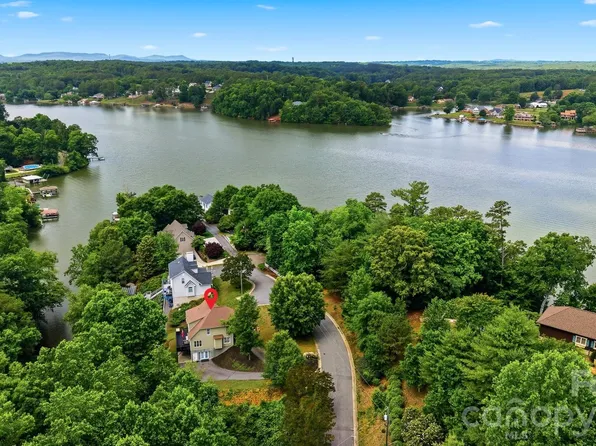 909 36th Ave NW, Hickory, NC 28601