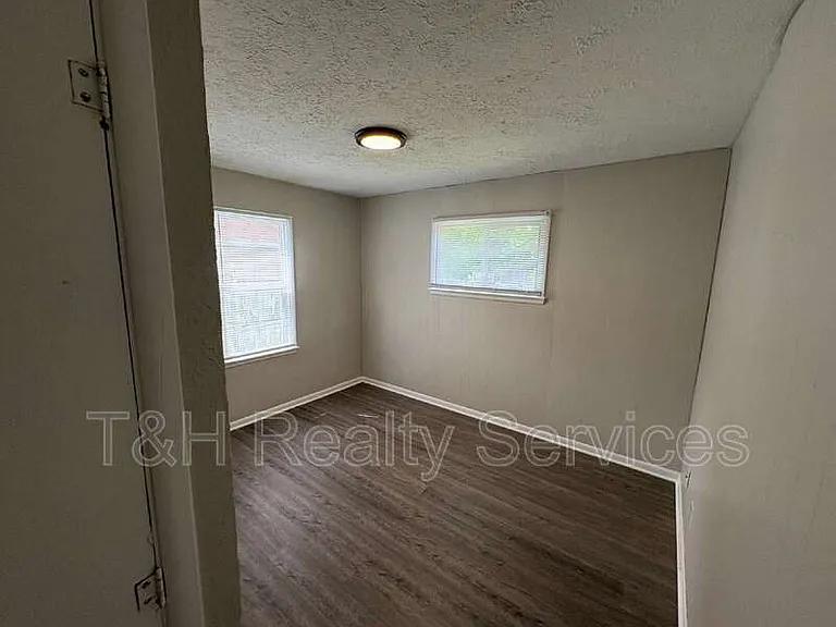 5242 E 20th Pl — Photo 12