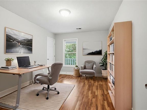 4th image of 104 Ashland Trl