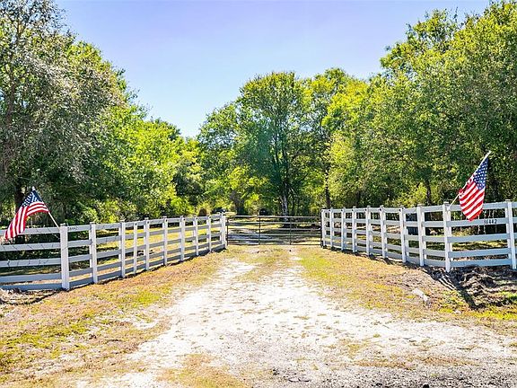 3rd image of 36442 Singletary Rd