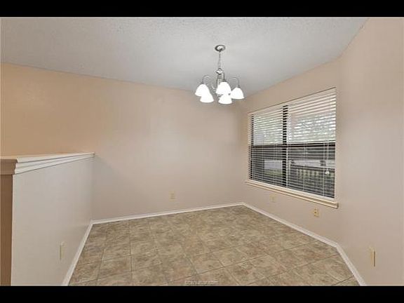 5th image of 1100 Buttercup Cir