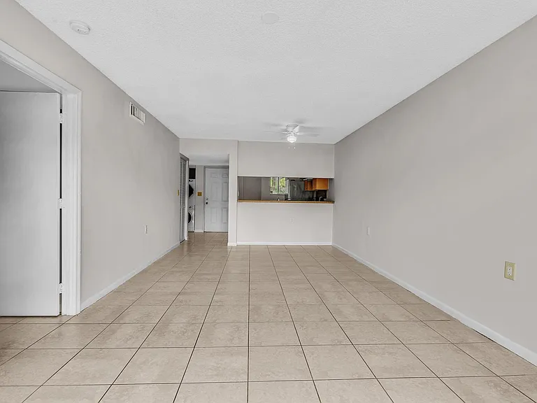 1020 Lake Victoria Dr #B — Photo 19
