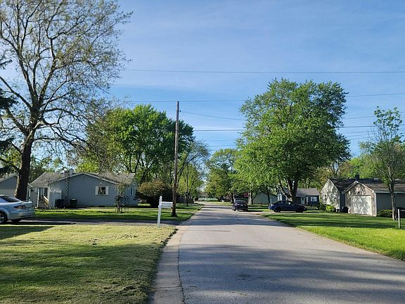 4th image of 303 Birch St