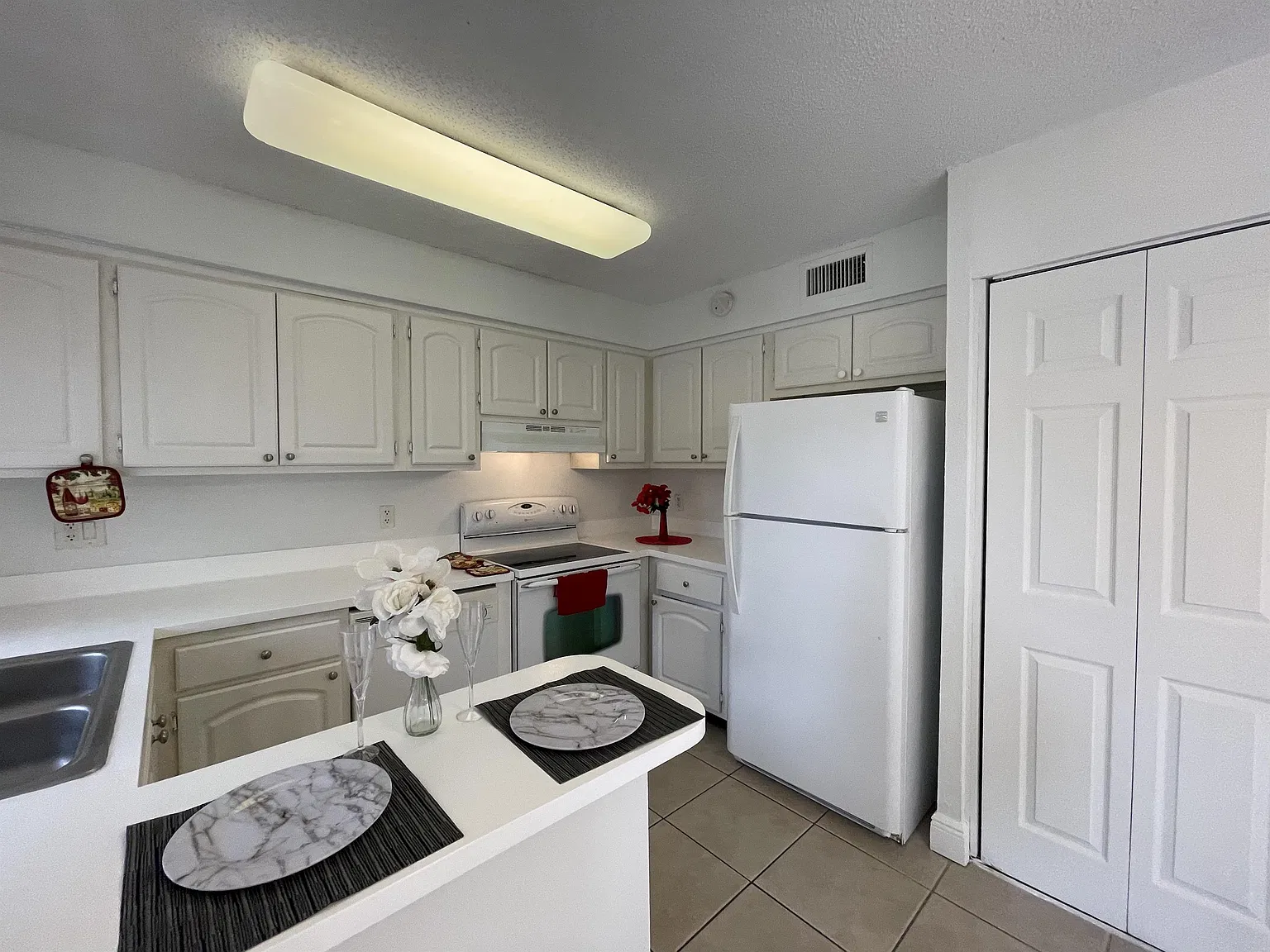 Arbor Key 4517 Unit 12f (Gusbonanza Llc) - 115 — Photo 2