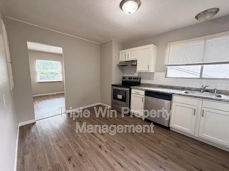 2372 Rockymont Dr — Photo 16