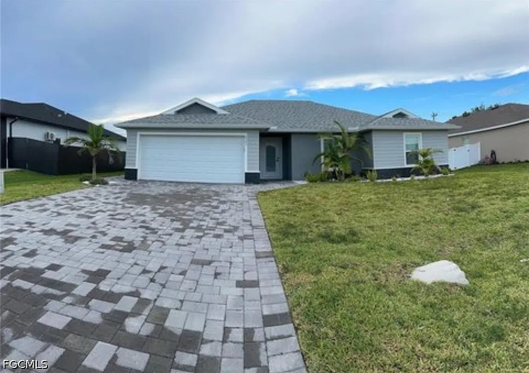 4 bed, 2.0 bath, 1809 sqft, $2,900 — Photo 2