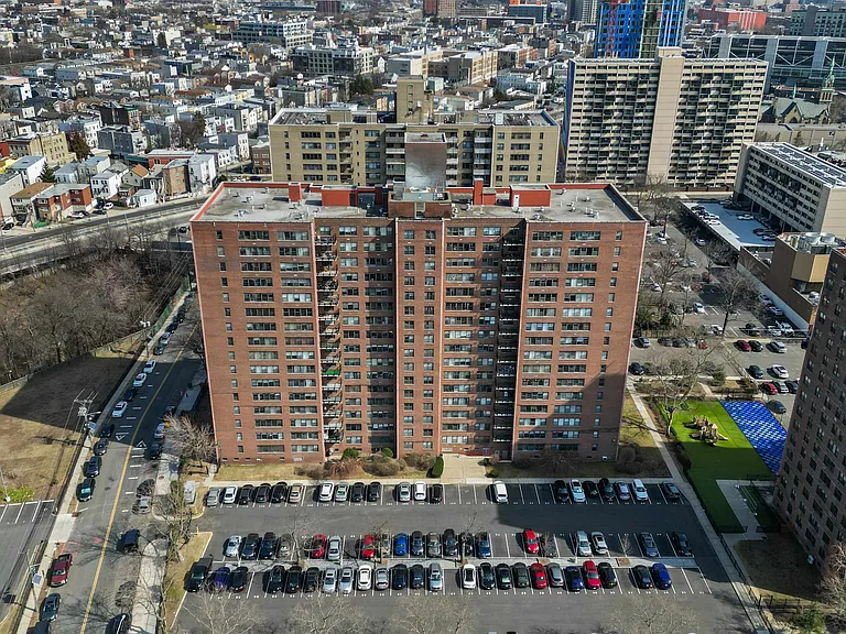 225 Saint Pauls Ave #2C — Photo 1