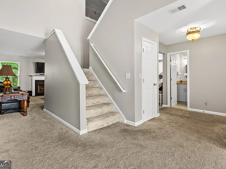 7155 Laurel Creek Dr — Photo 3