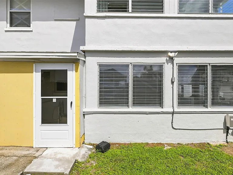 1812 Killarney Dr — Photo 24