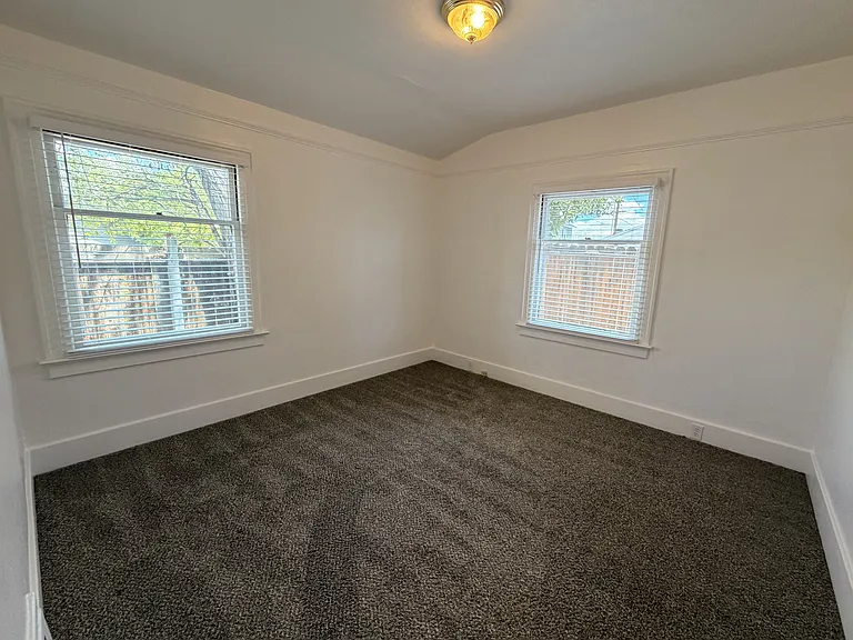 319 Thoma St — Photo 4