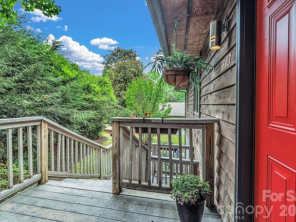 5th image of 603 Rose Hill Rd