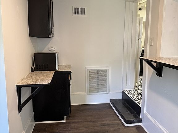 4th image of 1021 W End Blvd #4
