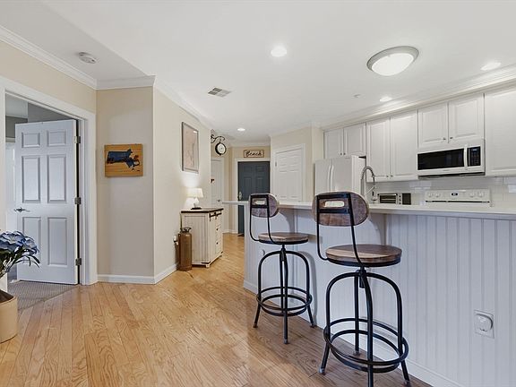 4th image of 5 Woodman Way Unit 107