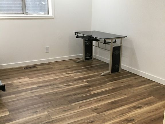 3rd image of 809 W Clover Blossom Cir