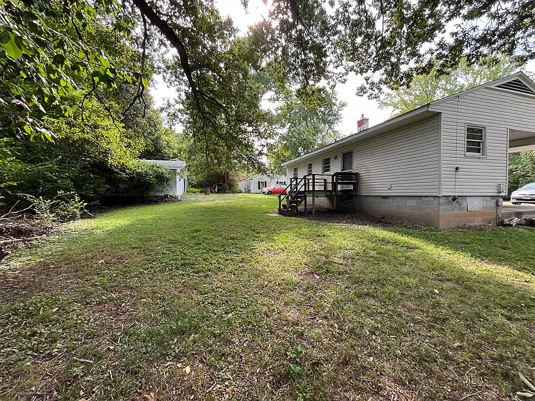 908 W McDaniel St — Photo 8