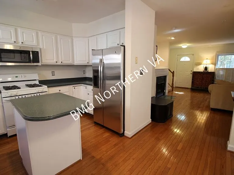 2304 N Greenbrier Ct #206 — Photo 6