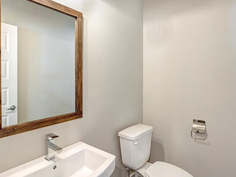1304 W 23rd St — Photo 11