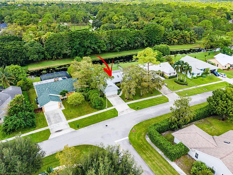1252 Raintree Ln — Photo 43