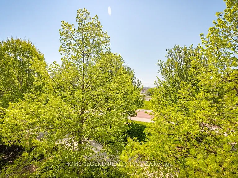 39 Upper Duke Cres #215 — Photo 20