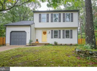 8 Carr Ln, Sicklerville, NJ 08081