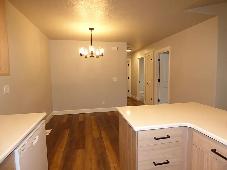 3576-3578 Fisher Ct NE — Photo 9